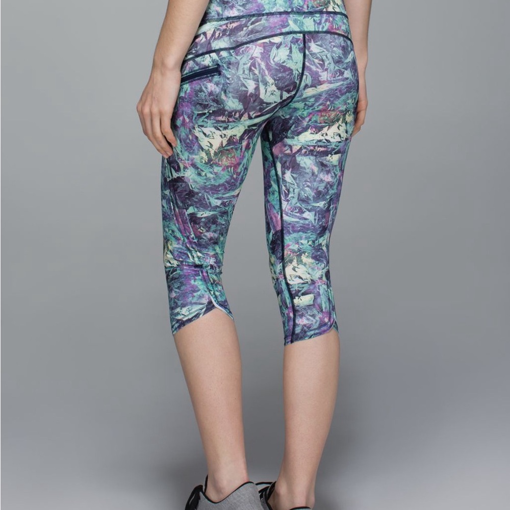 Lululemon Run: Top Speed
Crop - Iridescent Multi